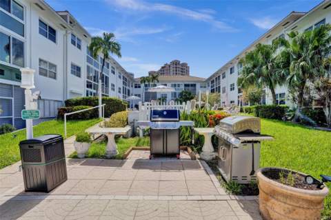 1461 S Ocean Boulevard #303, Lauderdale-By-The-Sea FL - photo 20 of 28