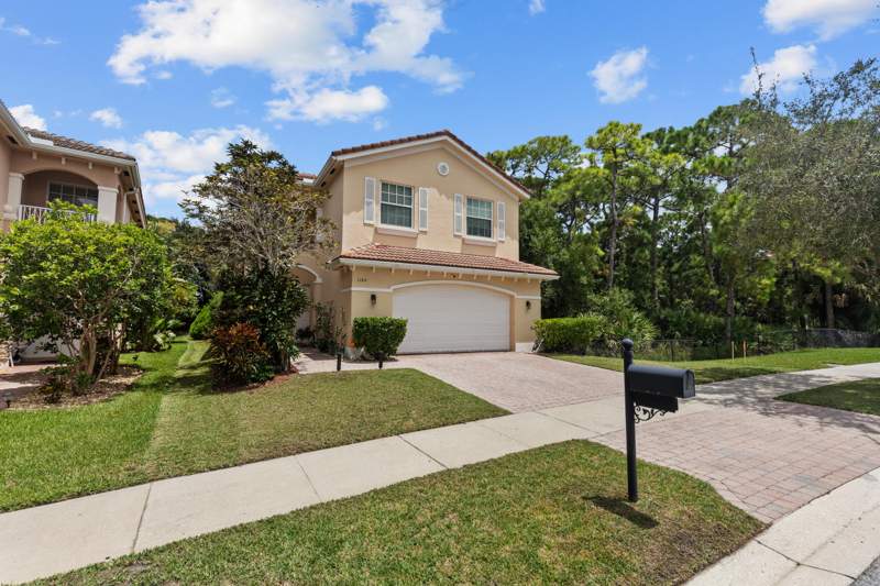 4 bedroom Single Family Residence at 1104 NW Leonardo Circle, Vizcaya Falls Plat 1 — photo 4