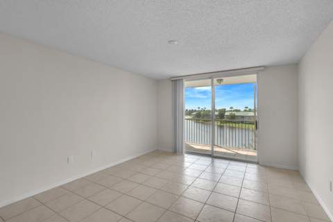 7763 Southampton Terrace #405, Tamarac FL - photo 6 of 40
