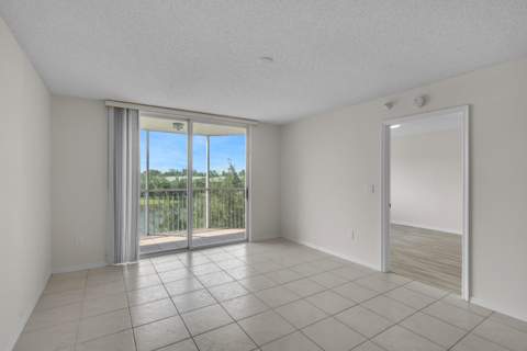 7763 Southampton Terrace #405, Tamarac FL - photo 7 of 40