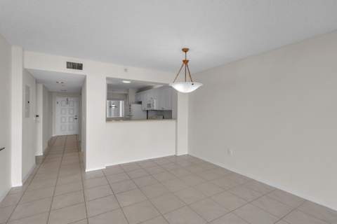 7763 Southampton Terrace #405, Tamarac FL - photo 9 of 40