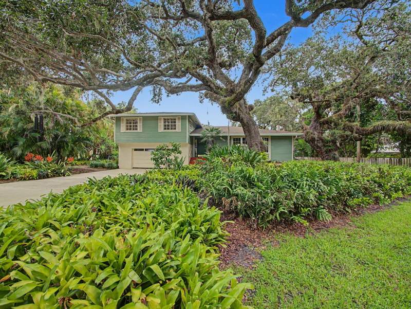3 bedroom Single Family Residence at 14 Emarita Way, Emarita, Sewalls Point — photo 2