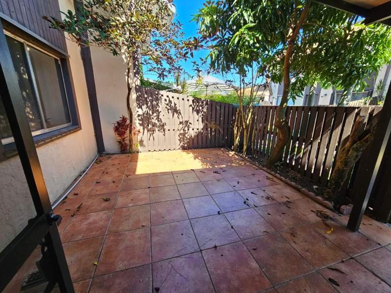 2 bedroom Townhouse at 2148 Sherwood Forest Boulevard #4, Quail Hollow Condo, West Palm Beach — photo 4