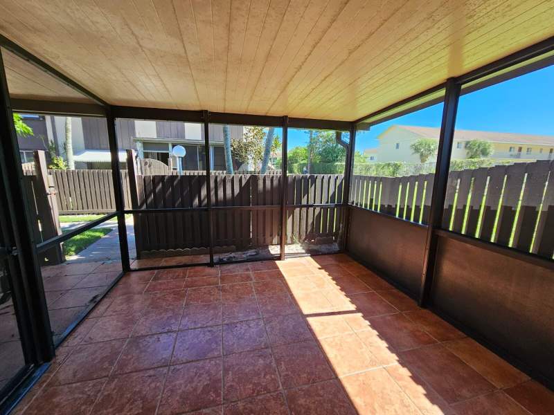 2 bedroom Townhouse at 2148 Sherwood Forest Boulevard #4, Quail Hollow Condo, West Palm Beach — photo 5