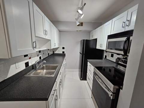 2148 Sherwood Forest Boulevard #4, West Palm Beach FL - photo 6 of 36