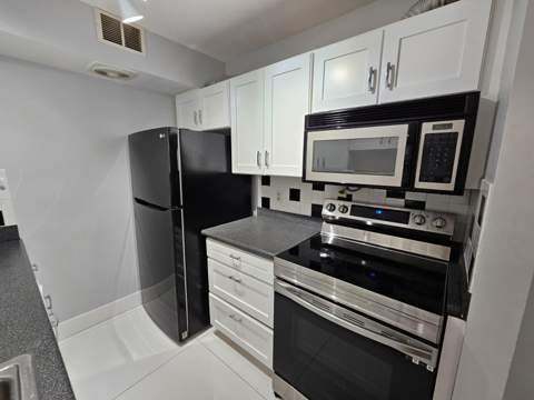 2148 Sherwood Forest Boulevard #4, West Palm Beach FL - photo 7 of 36