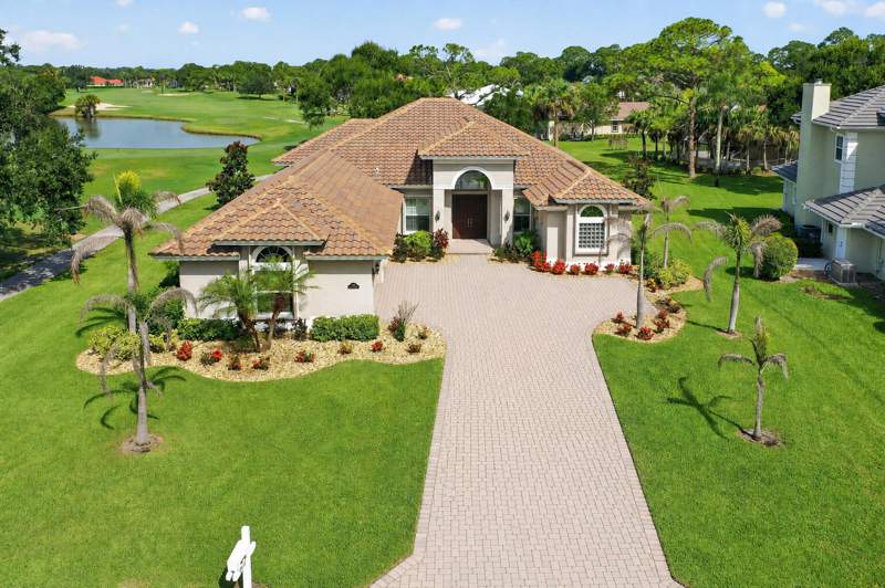 4 bedroom Single Family Residence at 9431 Meadowood Drive, Meadowood, Fort Pierce — photo 2