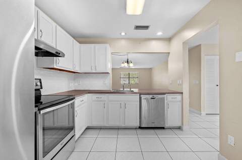 191 Mastic Tree Court, Royal Palm Beach FL - photo 18 of 45