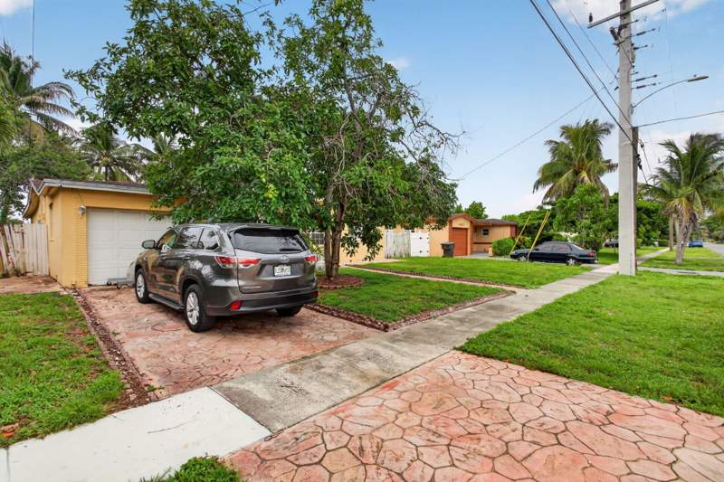 3 bedroom Single Family Residence at 4390 NW 35th Avenue, Oriole Estates Sec 4, Lauderdale Lakes — photo 3