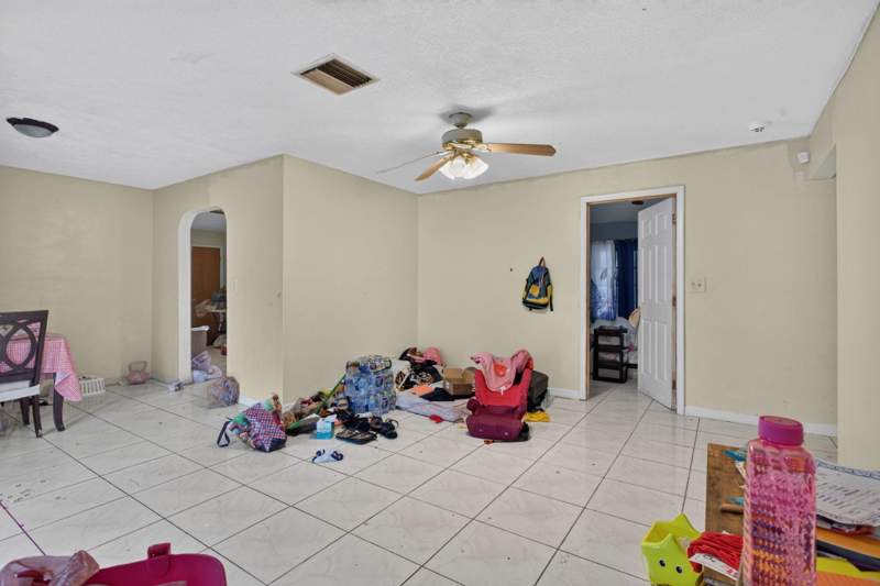 3 bedroom Single Family Residence at 4390 NW 35th Avenue, Oriole Estates Sec 4, Lauderdale Lakes — photo 4
