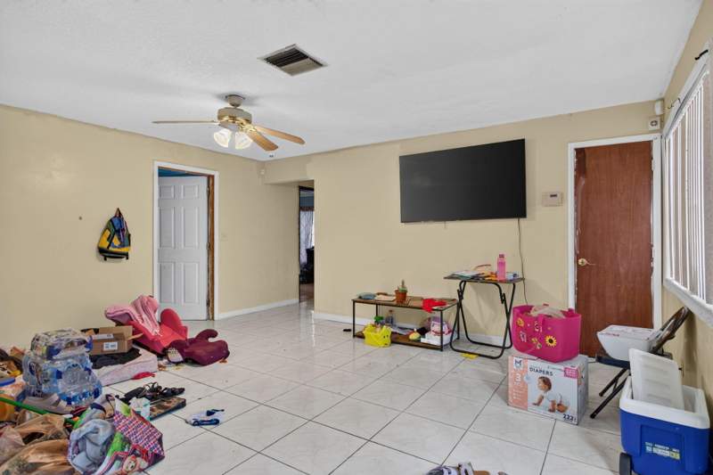 3 bedroom Single Family Residence at 4390 NW 35th Avenue, Oriole Estates Sec 4, Lauderdale Lakes — photo 5