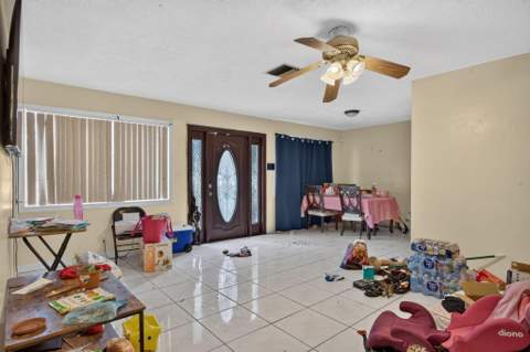 4390 NW 35th Avenue, Lauderdale Lakes FL - photo 6 of 29