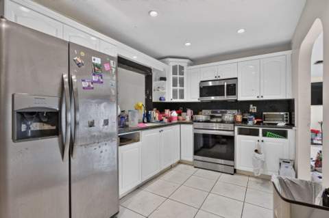 4390 NW 35th Avenue, Lauderdale Lakes FL - photo 9 of 29
