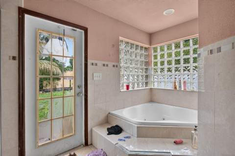 4390 NW 35th Avenue, Lauderdale Lakes FL - photo 17 of 29