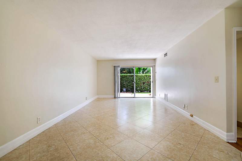 2 bedroom Condominium at 148 Yacht Club Drive #10, Corinthian Condos, North Palm Beach — photo 4
