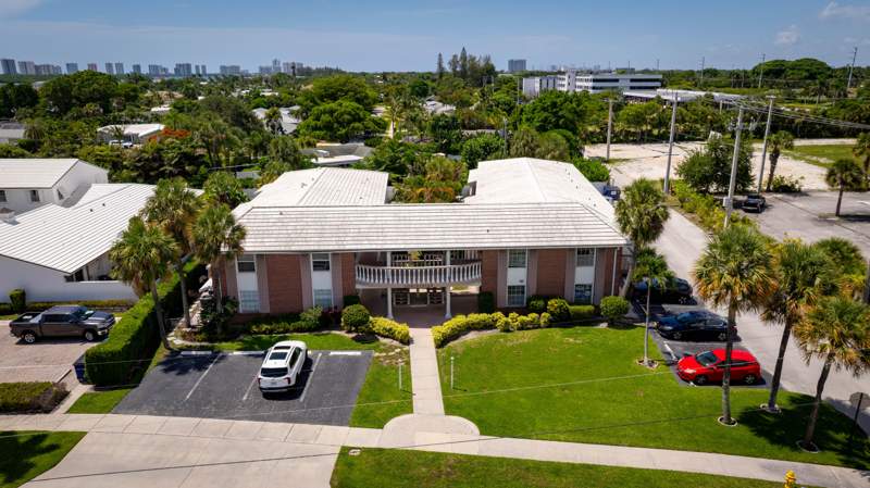 2 bedroom Condominium at 148 Yacht Club Drive #10, Corinthian Condos, North Palm Beach — photo 2