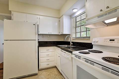 148 Yacht Club Drive #10, North Palm Beach FL - photo 10 of 17