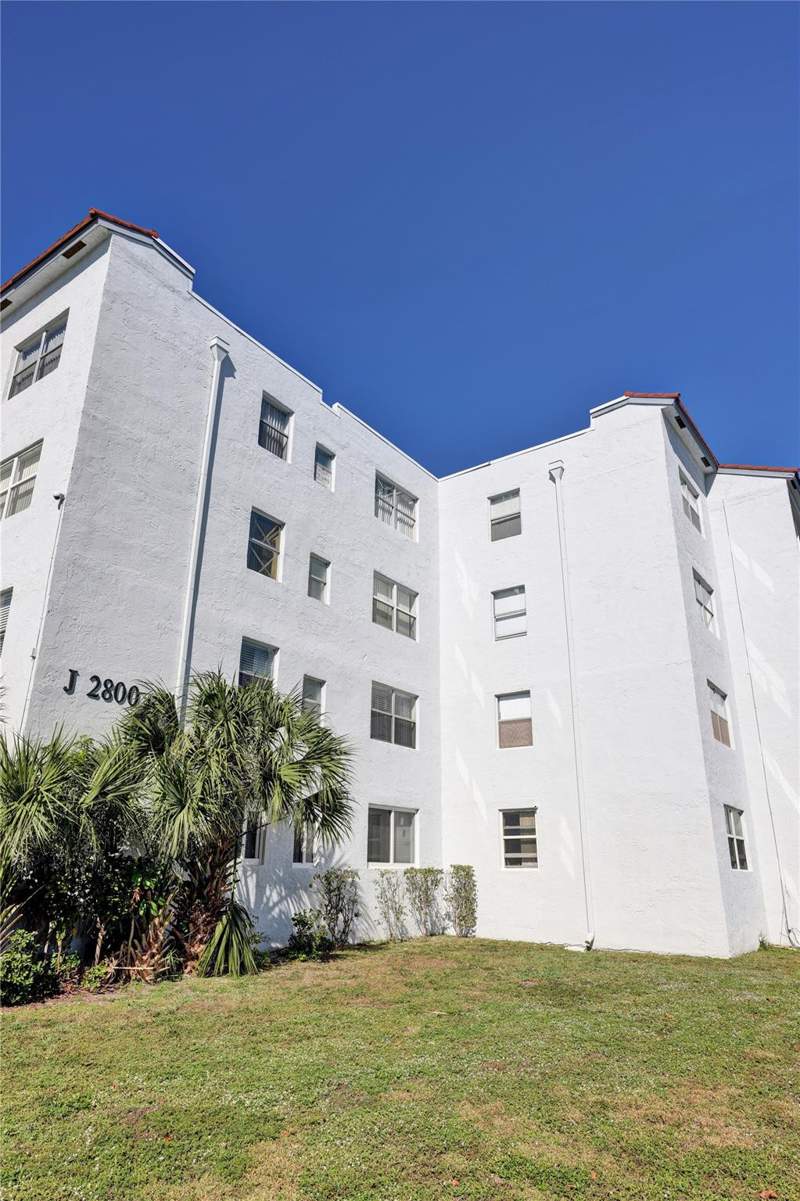 2 bedroom Condominium at 2800 Somerset Drive #418j, Somerset At Lauderdale Lakes, Lauderdale Lakes — photo 2