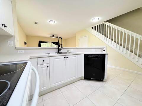 5088 SE Mariner Garden Circle, Stuart FL - photo 7 of 36