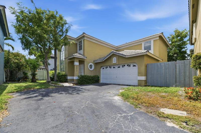 4 bedroom Single Family Residence at 5477 NW 44th Way, Winston Park Section Two-A, Coconut Creek — photo 2