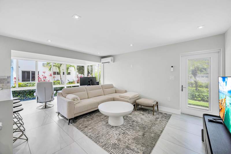 1 bedroom Stock Cooperative at 425 Bayshore Drive #15, Ft Laud Surf Club Co-Op, Fort Lauderdale — photo 5