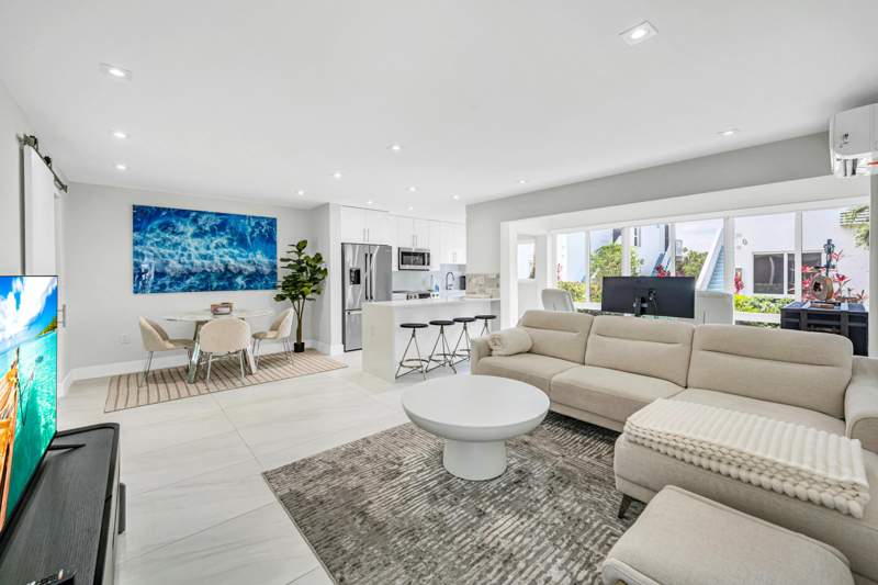 1 bedroom Stock Cooperative at 425 Bayshore Drive #15, Ft Laud Surf Club Co-Op, Fort Lauderdale — photo 2