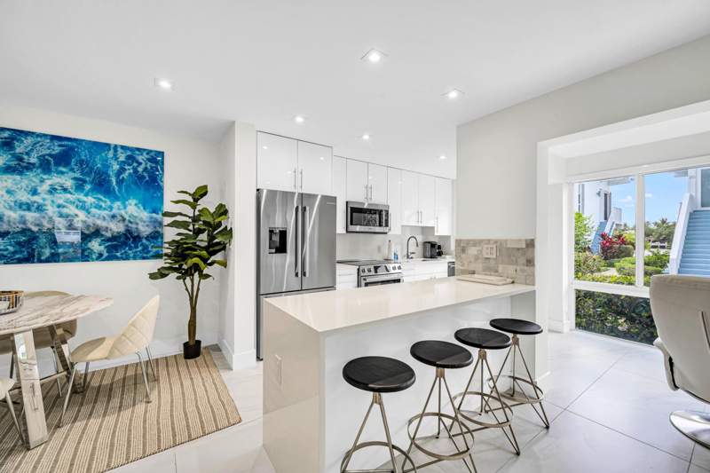 1 bedroom Stock Cooperative at 425 Bayshore Drive #15, Ft Laud Surf Club Co-Op, Fort Lauderdale — photo 4