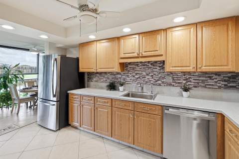 5344 Woodland Lakes Drive #223, Palm Beach Gardens FL - photo 11 of 42