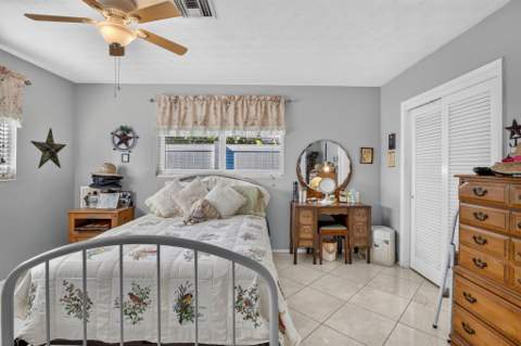 4760 NE 5th Avenue, Oakland Park FL - photo 19 of 39