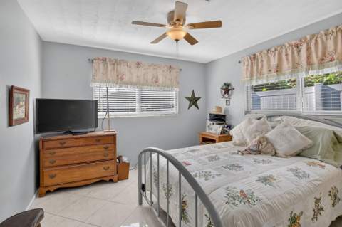 4760 NE 5th Avenue, Oakland Park FL - photo 20 of 39