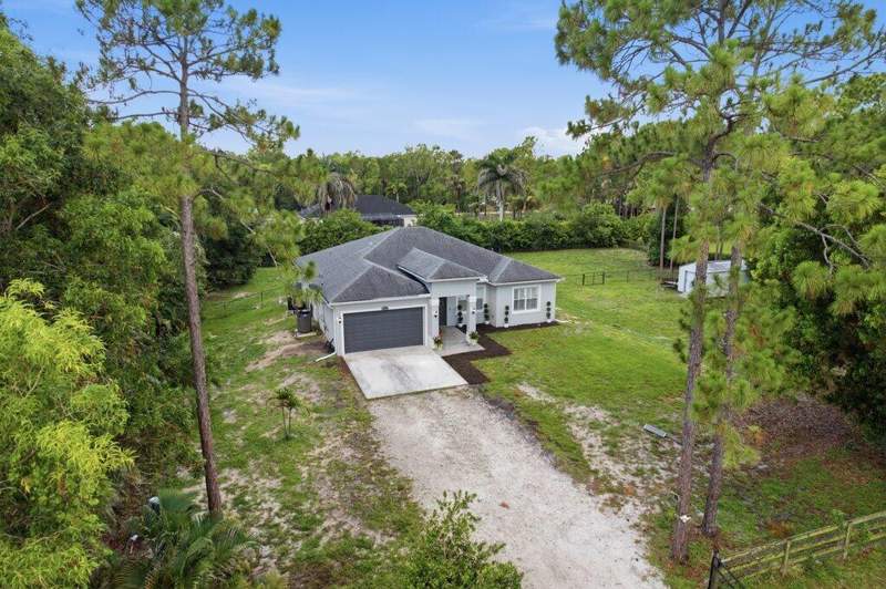 4 bedroom Single Family Residence at 18310 42nd Road, The Acreage, The Acreage — photo 2