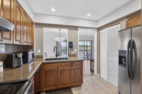 313 Lake Circle #316, North Palm Beach FL - photo 11 of 51