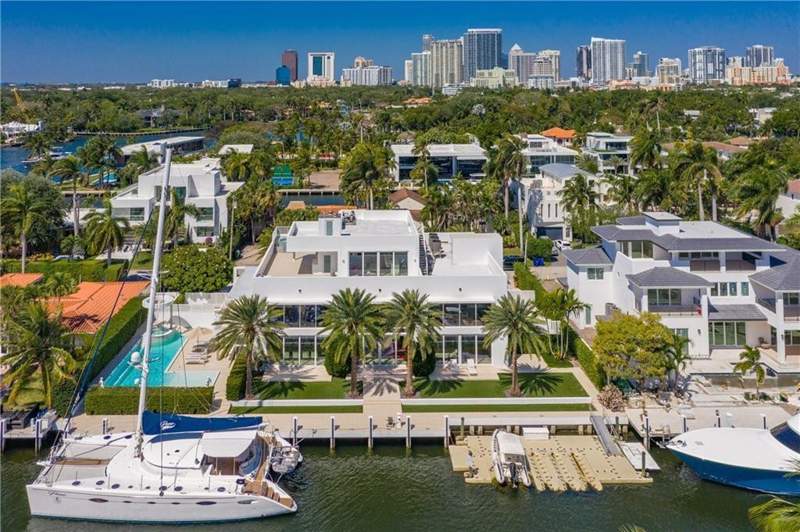 6 bedroom Single Family Residence at 500 Isle Of Capri Drive, Venice Resub In Blks 3 & 4, Fort Lauderdale — photo 2