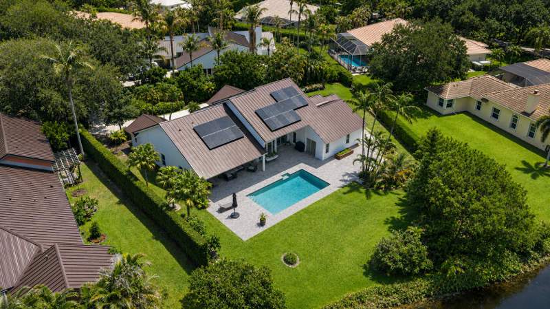 4 bedroom Single Family Residence at 10290 SE Banyan Way, Heritage Oaks, Jupiter — photo 2