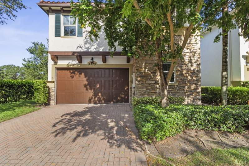 4 bedroom Single Family Residence at 5319 Falcon Trail, Osprey Landing, Davie — photo 2