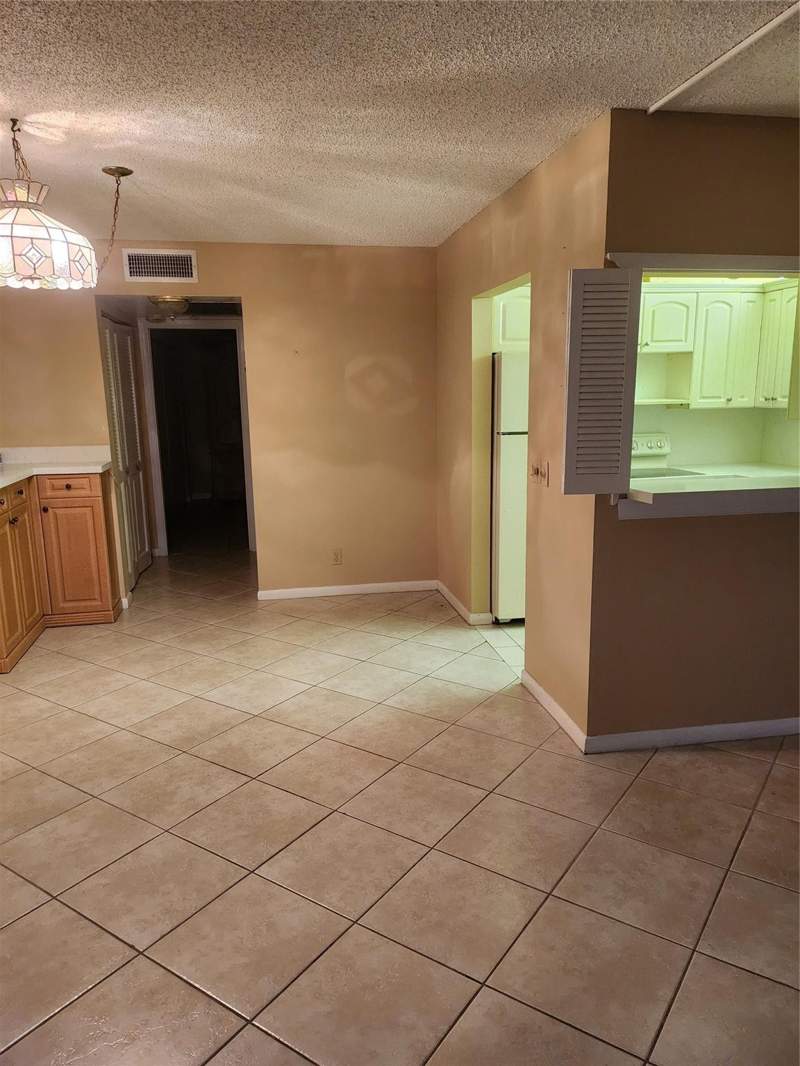 1 bedroom Condominium at 104 Westbury, Century Village, Deerfield Beach — photo 3