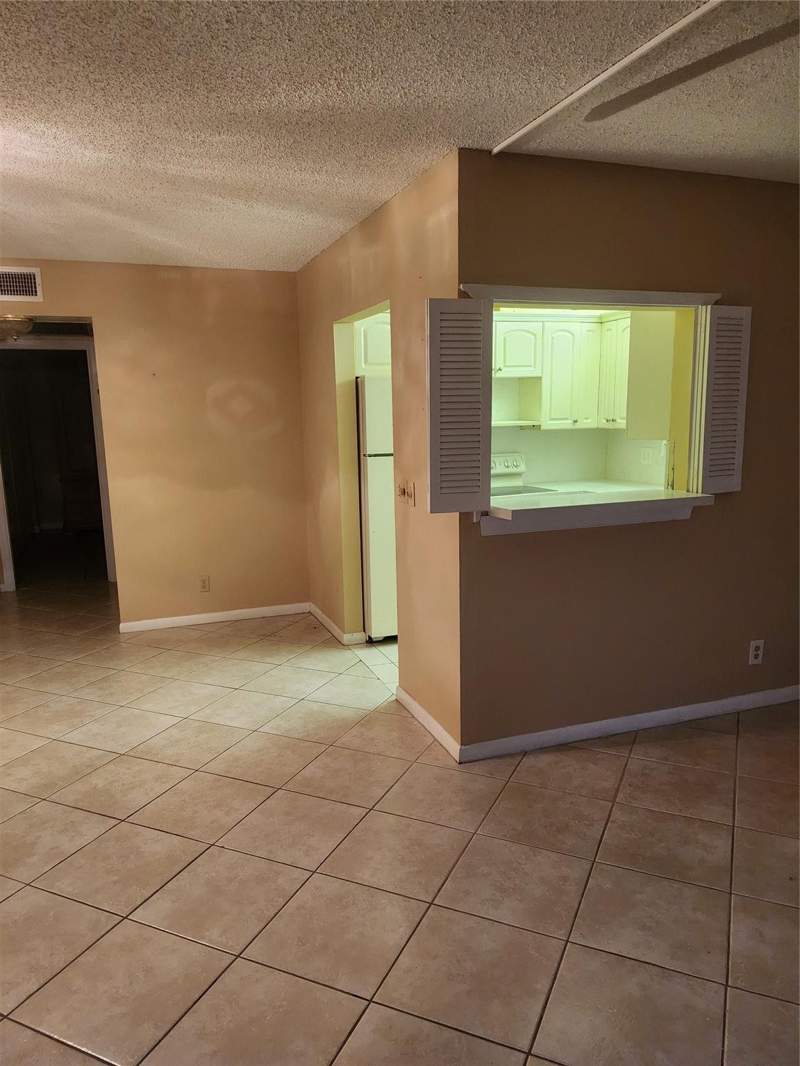 1 bedroom Condominium at 104 Westbury, Century Village, Deerfield Beach — photo 4