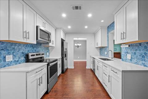 7423 Oakmont Drive, Greenacres FL - photo 17 of 44