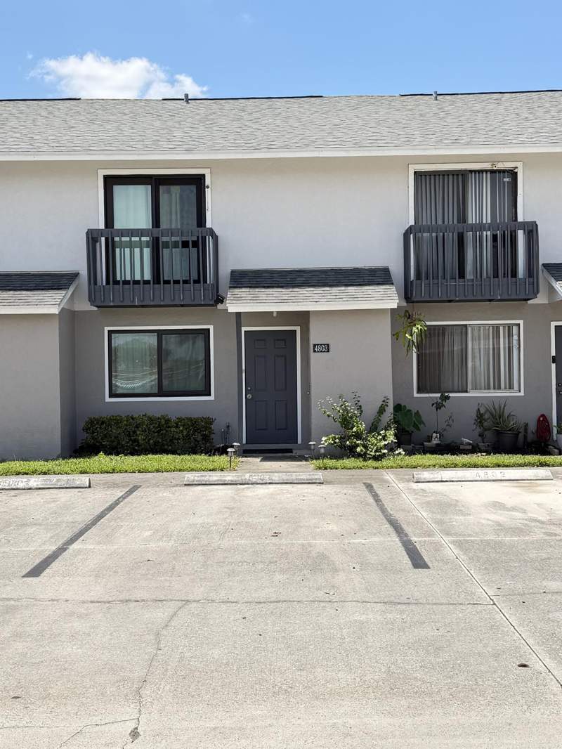 3 bedroom Townhouse at 4803 Pier Drive, Canalake Replat, Greenacres — photo 2