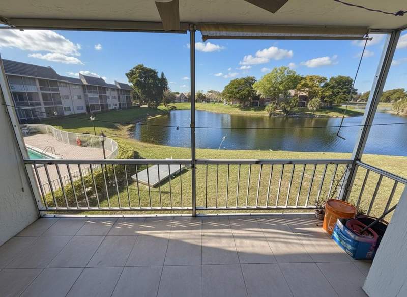 2 bedroom Condominium at 2850 Forest Hills Boulevard #214, Lake Forest Condo, Coral Springs — photo 2