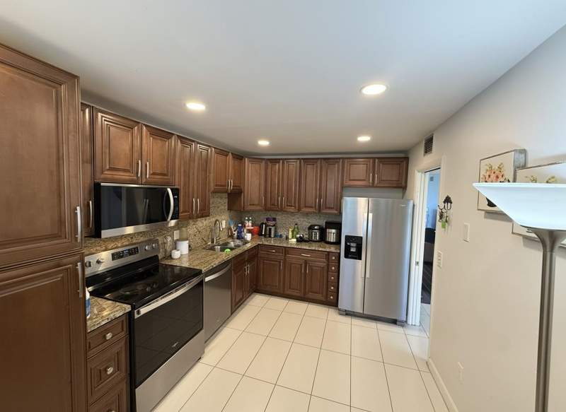 2 bedroom Condominium at 2850 Forest Hills Boulevard #214, Lake Forest Condo, Coral Springs — photo 4