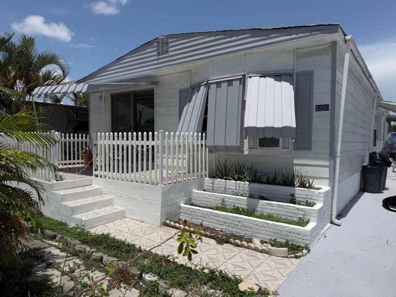 3 bedroom Manufactured Home at 5300 SW 22nd Avenue, Ravenswood Replat, Dania Beach — photo 2
