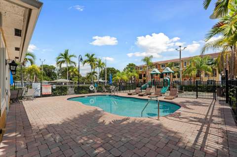 131 NW 2nd Avenue #3, Hallandale FL - photo 24 of 31