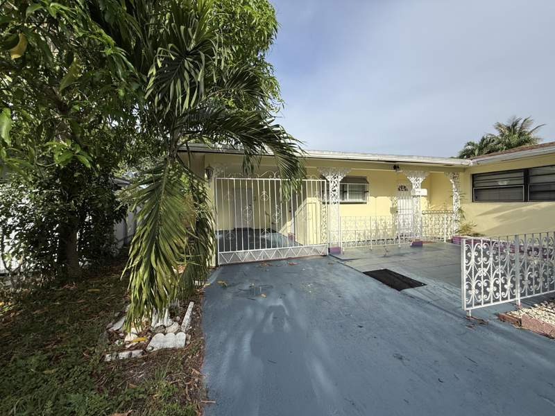3 bedroom Single Family Residence at 124 NW 45th Avenue, Westgate Lake Manors, Plantation — photo 2
