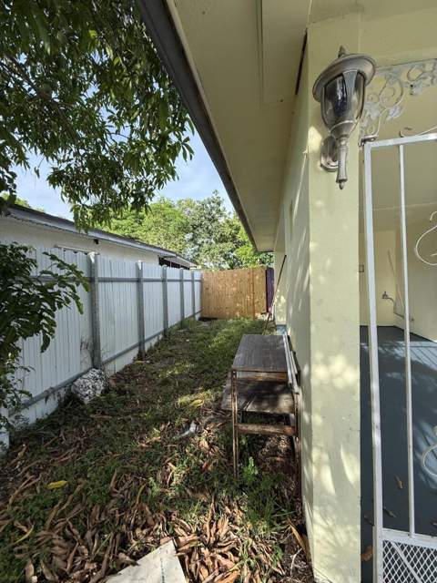 124 NW 45th Avenue, Plantation FL - photo 10 of 39