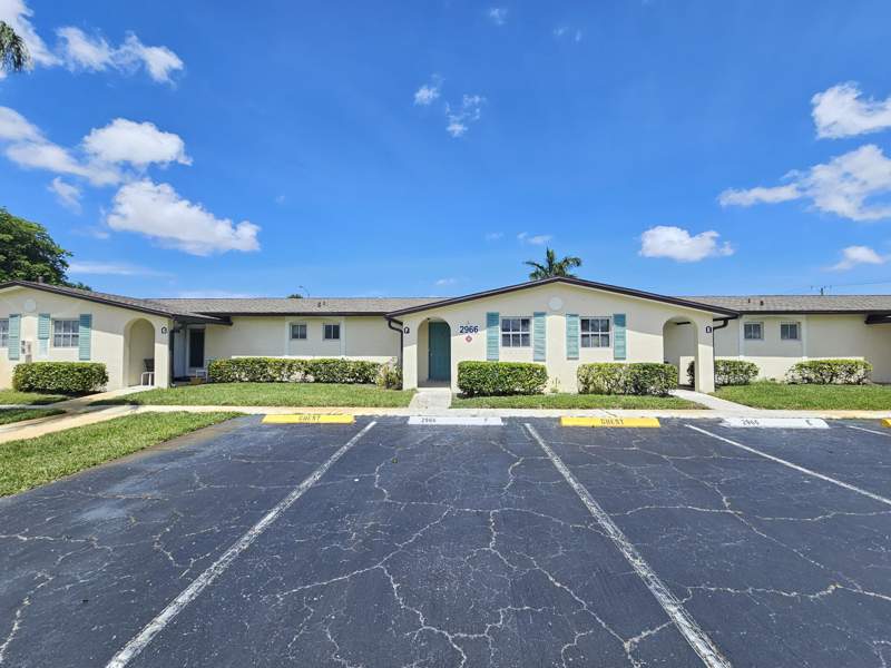 1 bedroom Condominium at 2966 Ashley Drive #F, Cresthaven Ashley, West Palm Beach — photo 2