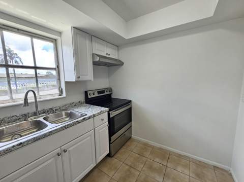 2966 Ashley Drive #F, West Palm Beach FL - photo 9 of 17
