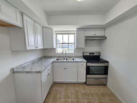 2966 Ashley Drive #F, West Palm Beach FL - photo 8 of 17
