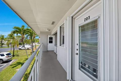 312 NE 17th Avenue #203, Boynton Beach FL - photo 15 of 22