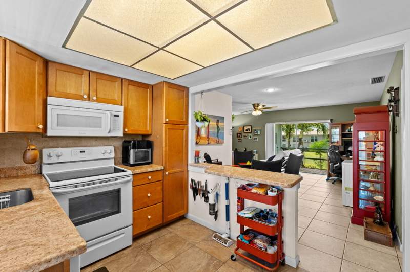 1 bedroom Condominium at 312 NE 17th Avenue #203, Four Sea Suns Condo, Boynton Beach — photo 3